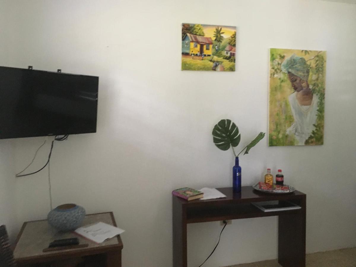 Ancella'S Garden Apartment-Beach-5Min Drive, 1 Hr Montego Bay, 25 Mins Ocho Rios, Continental Breakfast Runaway Bay Exterior photo